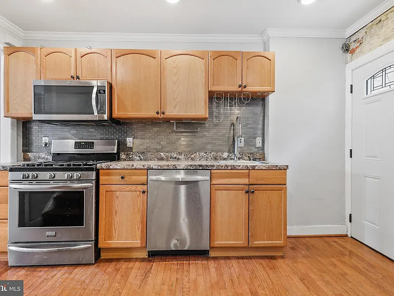 803 S Hanover St — Photo 20