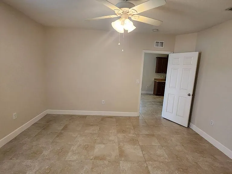 5352 Talbot Blvd — Photo 18