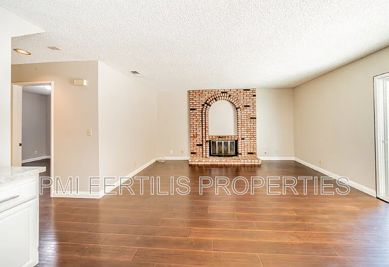 1229 Hibiscus St — Photo 10