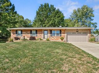 1427 Green Elm Dr, Fenton, MO