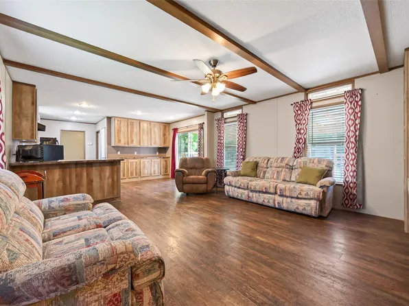 302 Philip St, Wharton, TX 77488