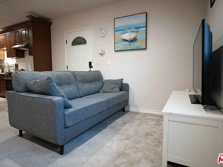 306 E 36th St #306 — Photo 3