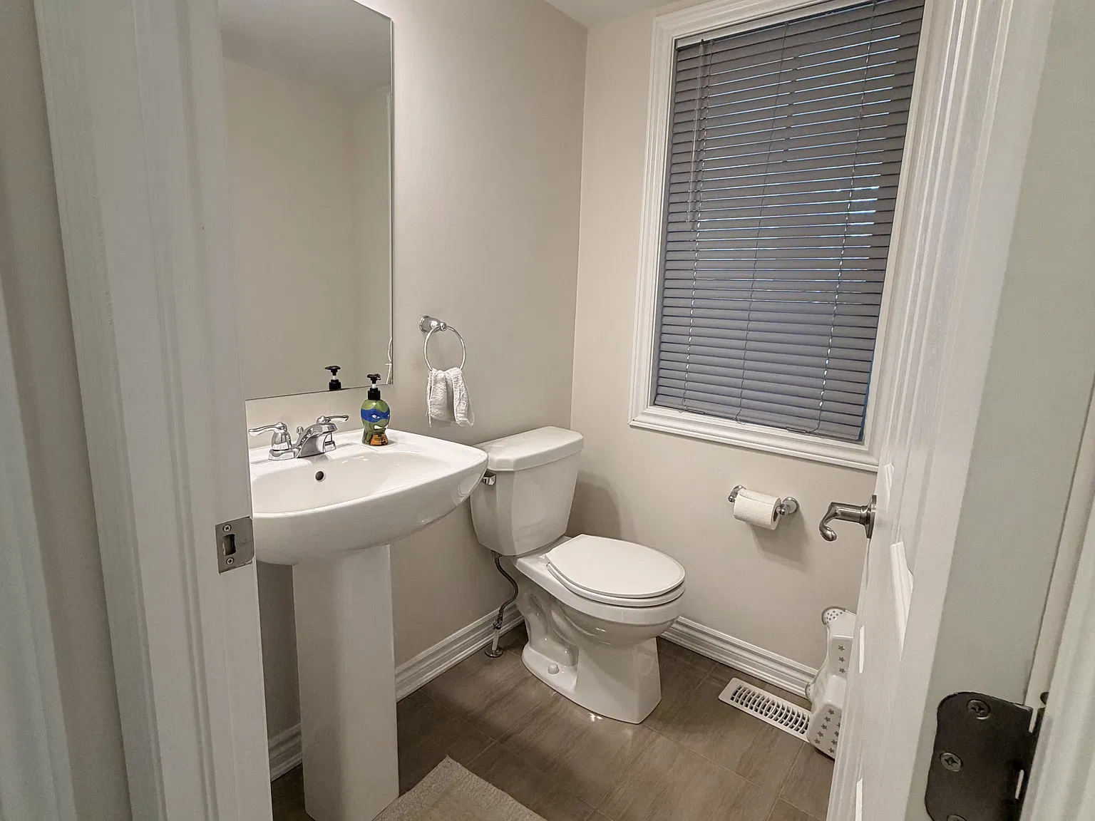 3 bed, $2,595 — Photo 4