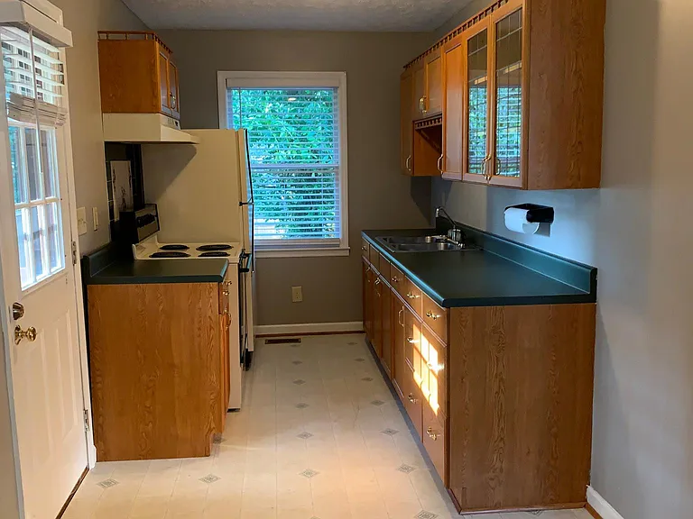 1740 Brompton Sq #B — Photo 10