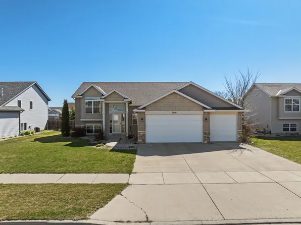 3016 9th St NW, Minot, ND 58703
