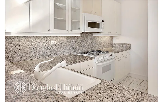 Rented by Douglas Elliman | media 16