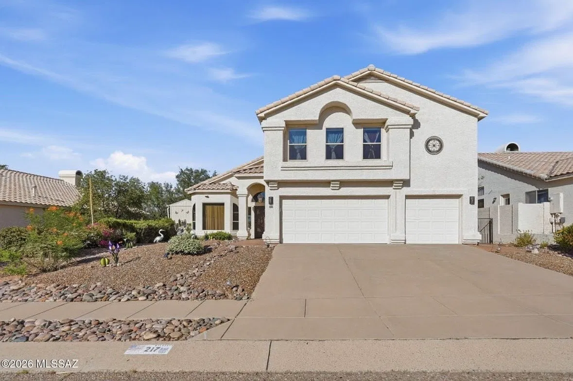 6 bed, 2938 sqft, $3,300 — Photo 2