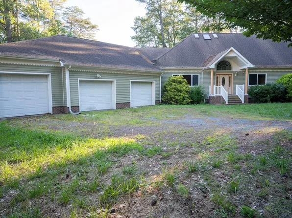 35204 Bluff Dr, Belle Haven, VA 23306