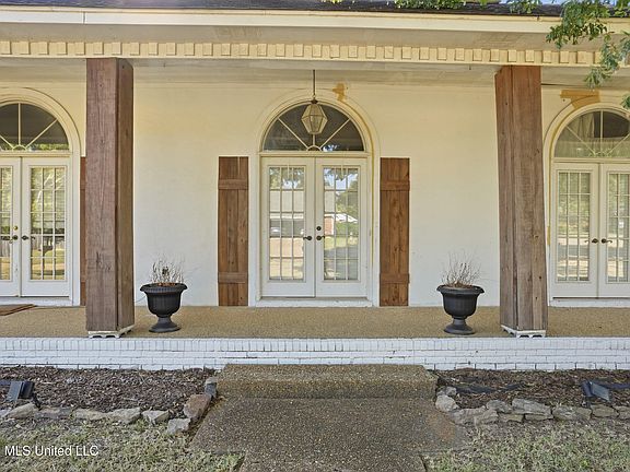 3rd image of 108 W Bradford Pl
