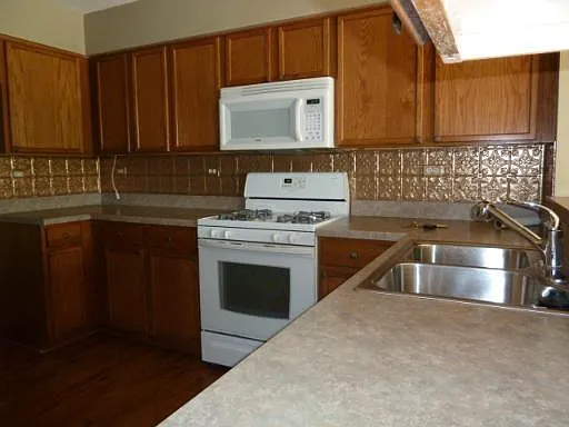 637 Lincoln Station Dr — Photo 6