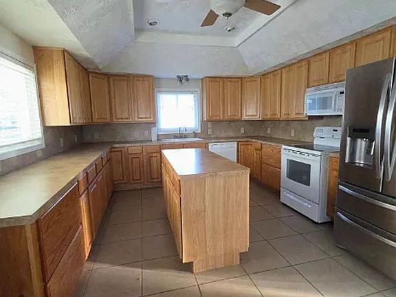 4th image of 320 Bell Ave