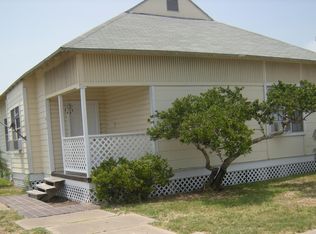 810 E Market St, Rockport, TX 78382
