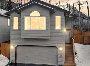 8921 Birch Park Cir, Eagle River, AK 99577