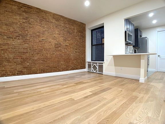 4th image of 151 E 81st St APT 1F