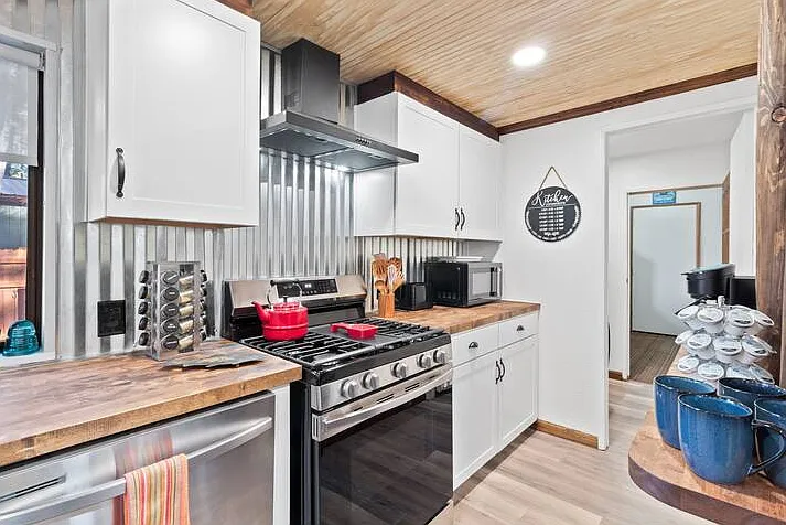 1690 E Rim Rd — Photo 7