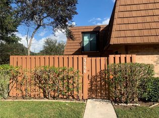 2566 Camelot Ct, Hollywood, FL 33026