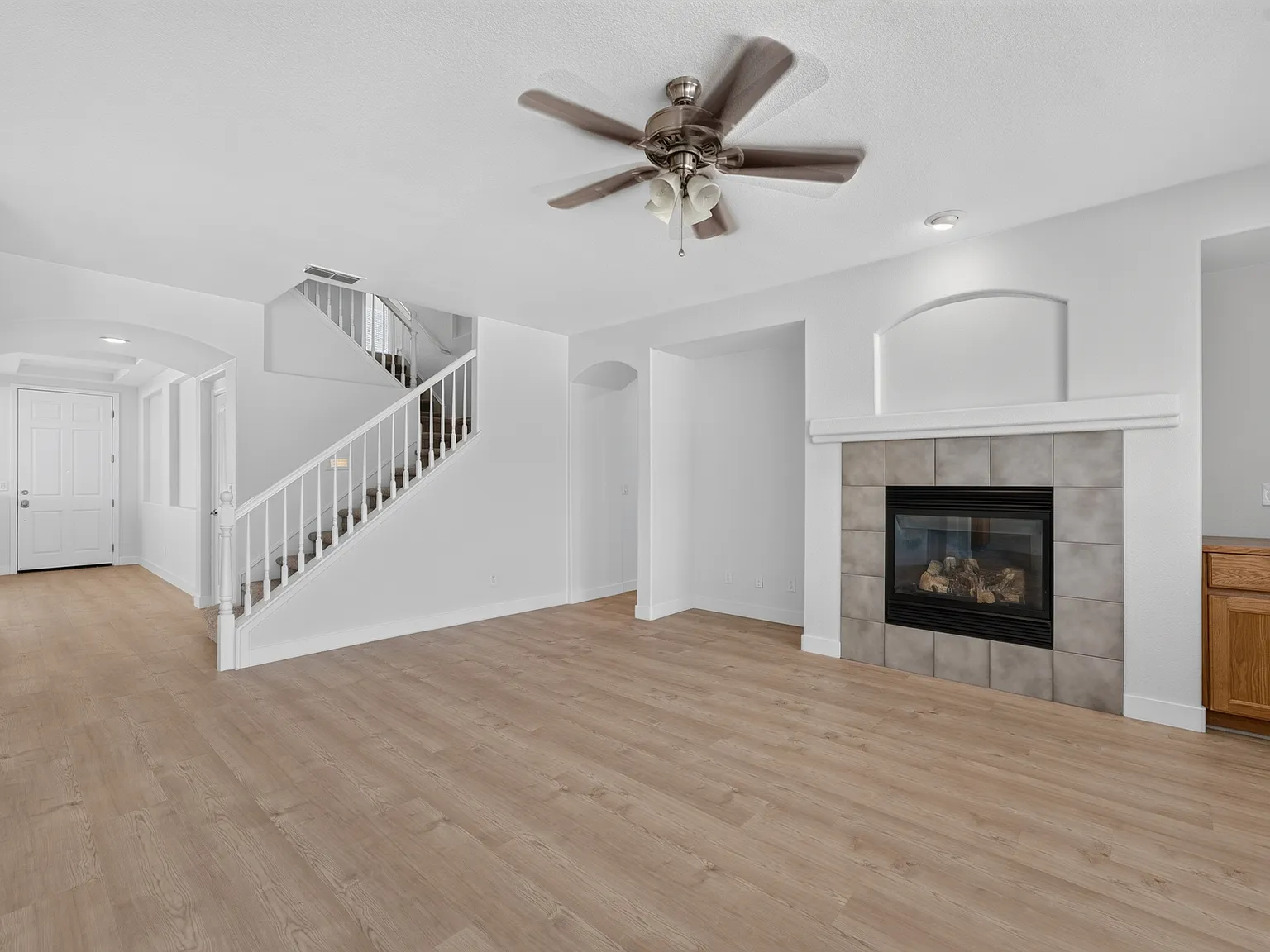 4 bed, 2900 sqft, $3,800 — Photo 2