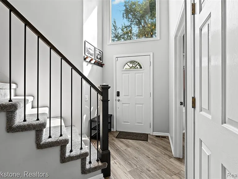 400 La Plaza Ct — Photo 6
