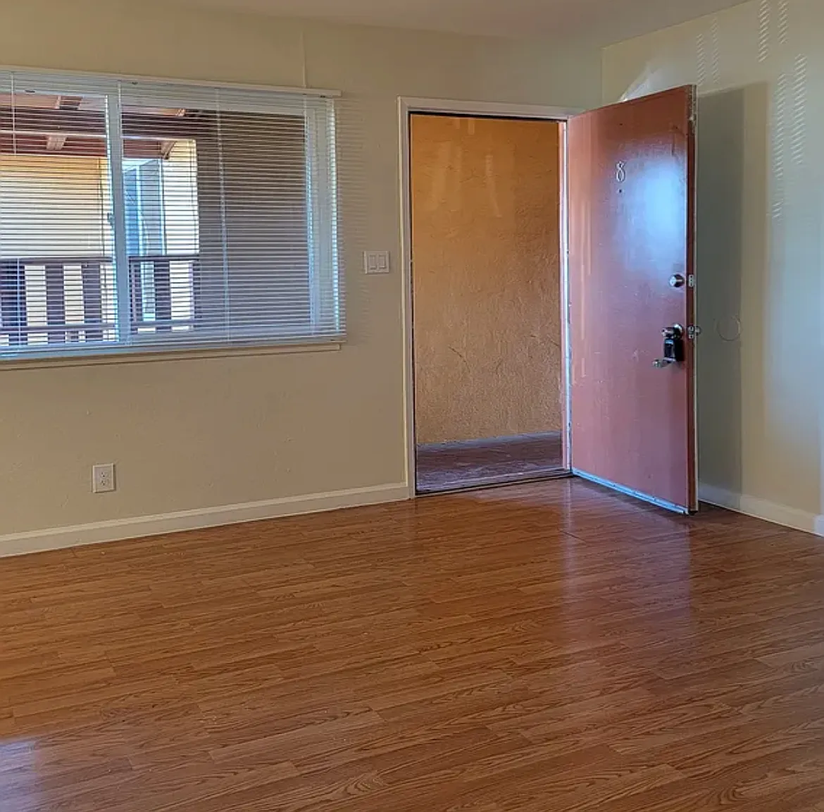 1 bed, 700 sqft, $2,098 — Photo 1