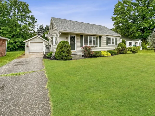 7412 Chestnut St, Fairview, PA 16415
