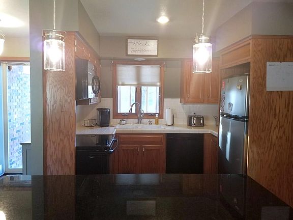 4th image of 27 Shadybrook Dr