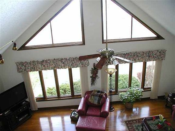 2nd image of 138 John Phillips Ln