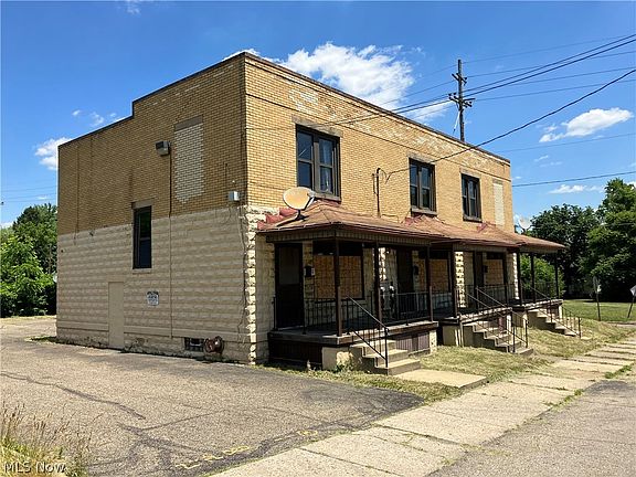 2nd image of 20 E Dennick Ave