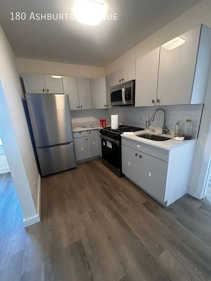 3 bed, $3,000 — Photo 1