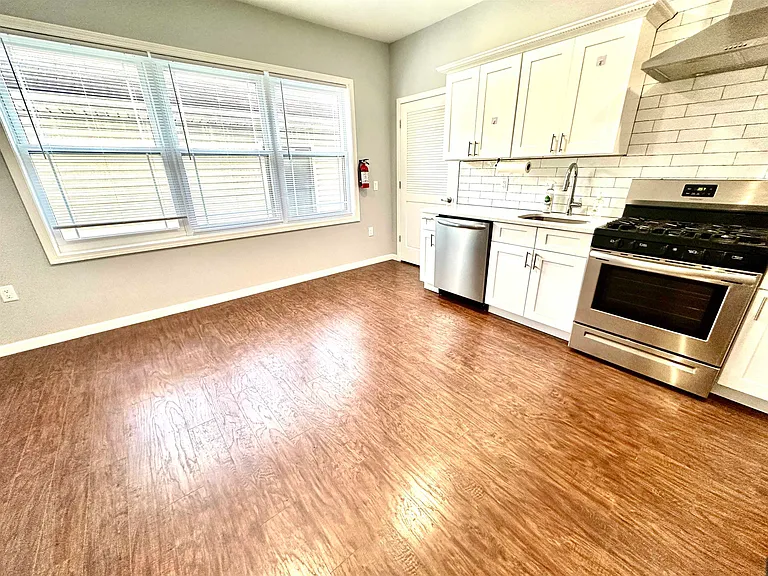 40 Vroom St #3B — Photo 7