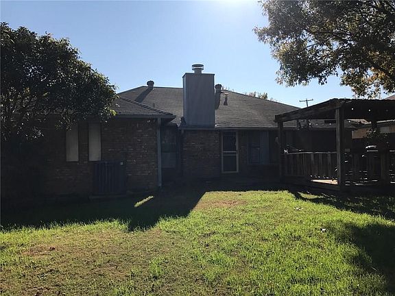 2nd image of 923 Robinwood Dr