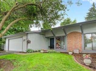732 N Woodfield Trl, Roselle, IL