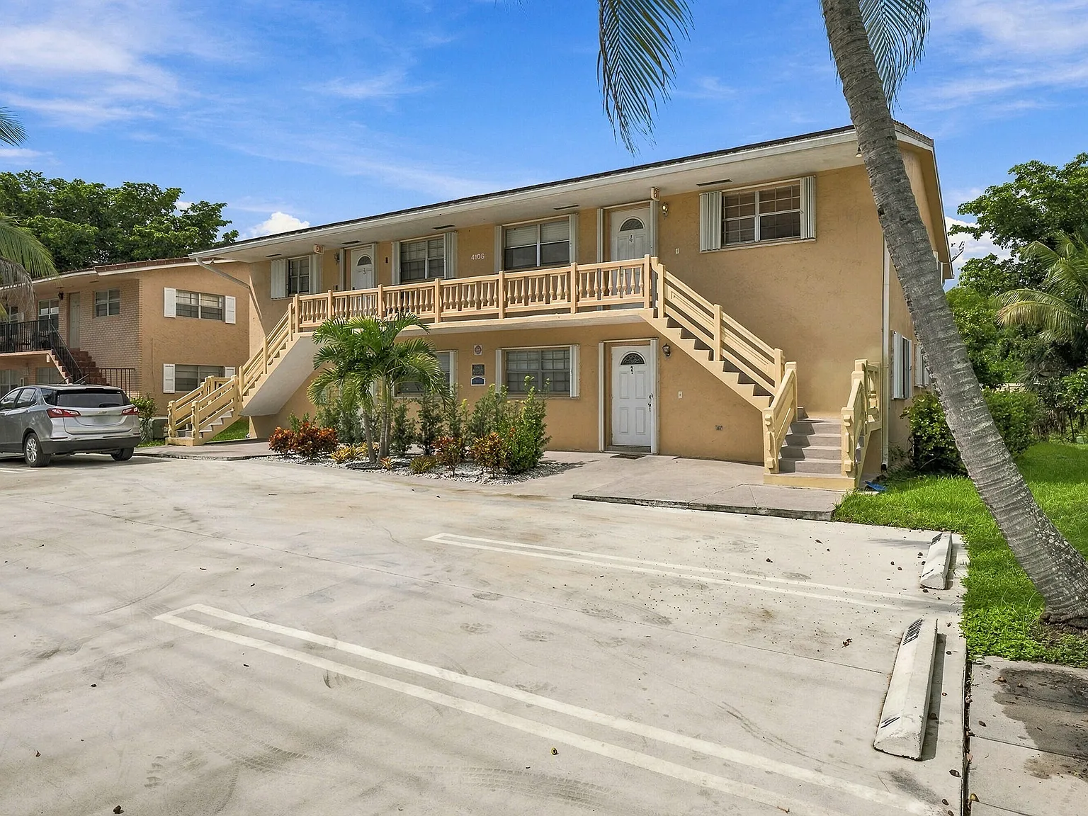 4106 Riverside Dr — Photo 2