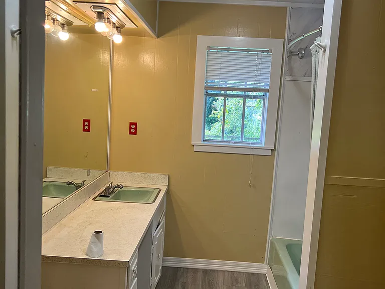 1408 Missouri St — Photo 6