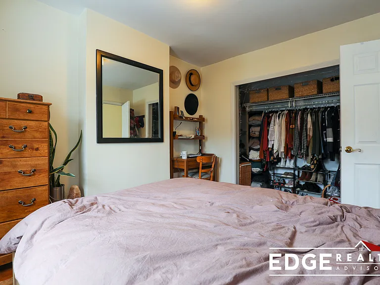 8 Woodmont St — Photo 12