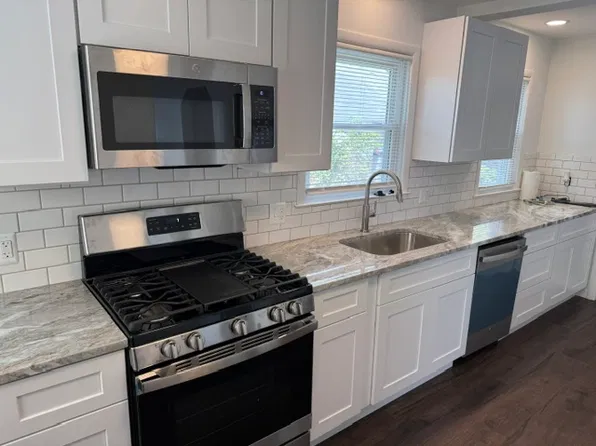 23825 Carlisle Ave, Hazel Park, MI 48030