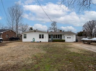 928 S Maple St, Siloam Springs, AR 72761