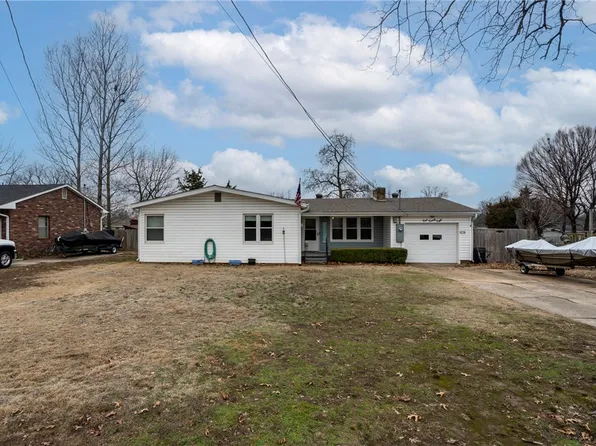 928 S Maple St, Siloam Springs, AR 72761