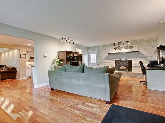 4th image of 26297 N Oak Ave