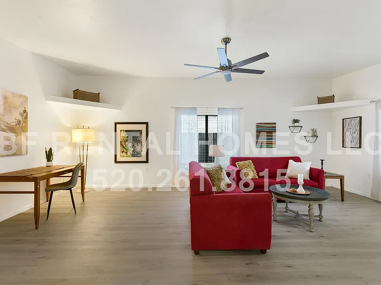 2319 E Helen St — Photo 11
