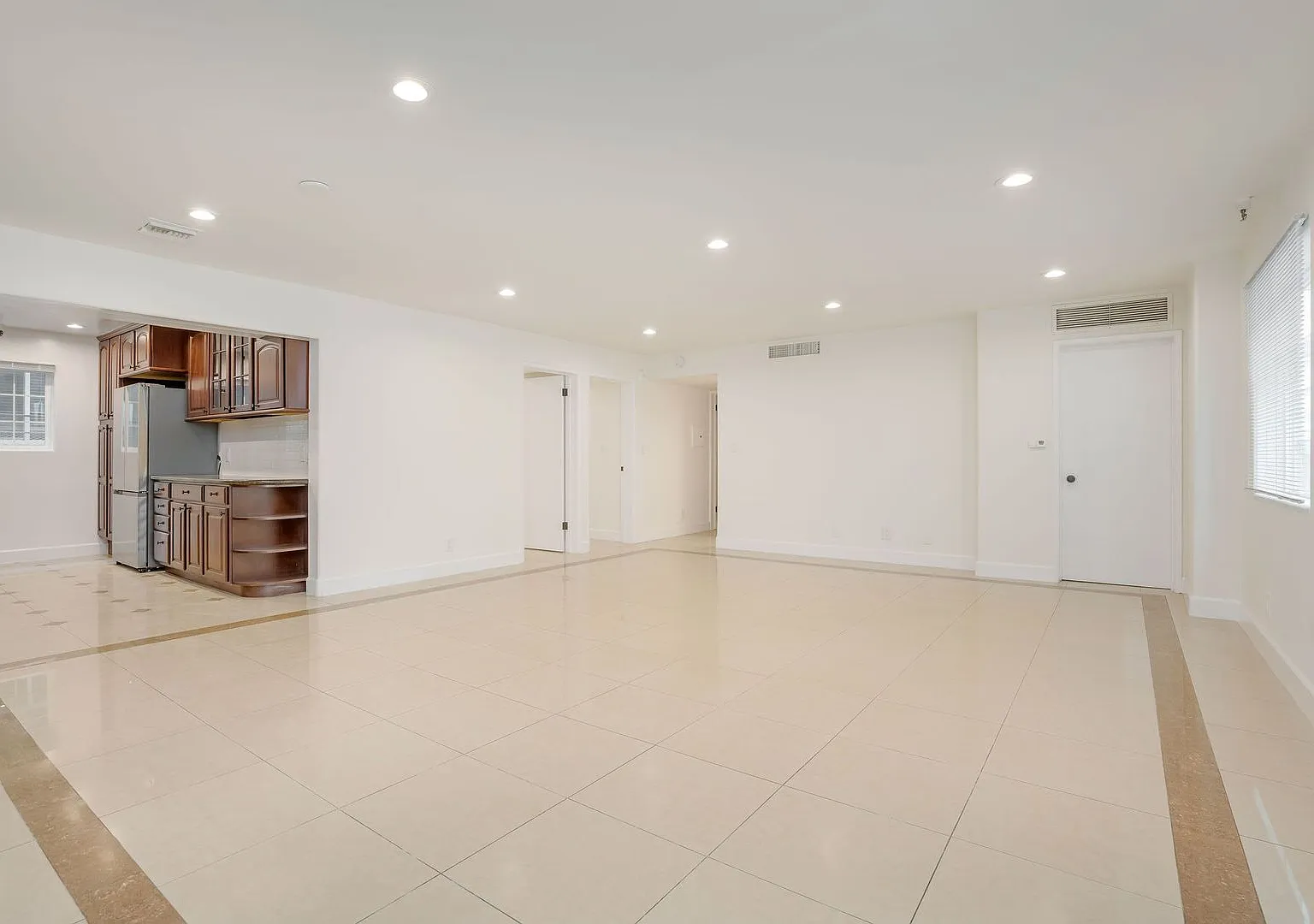3 bed, 1443 sqft, $4,353 — Photo 2