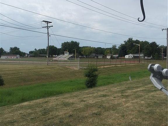 3rd image of 820 Comanche Dr