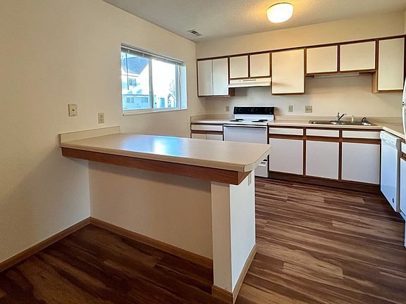 3rd image of 38516 Oakview Cir #38528