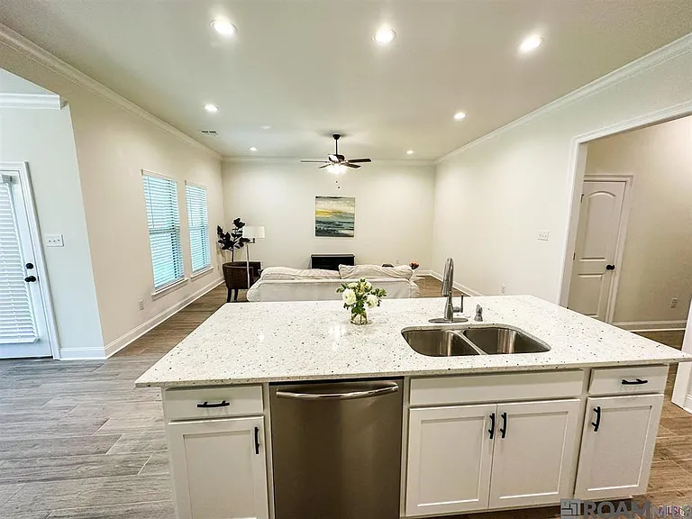 10904 Maitland Ave — Photo 5