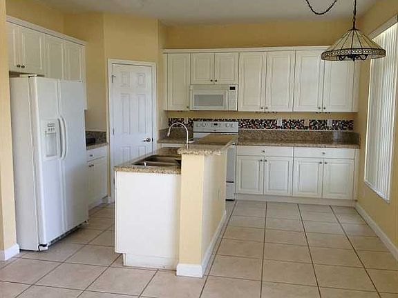 4th image of 11215 NW 57th Ln