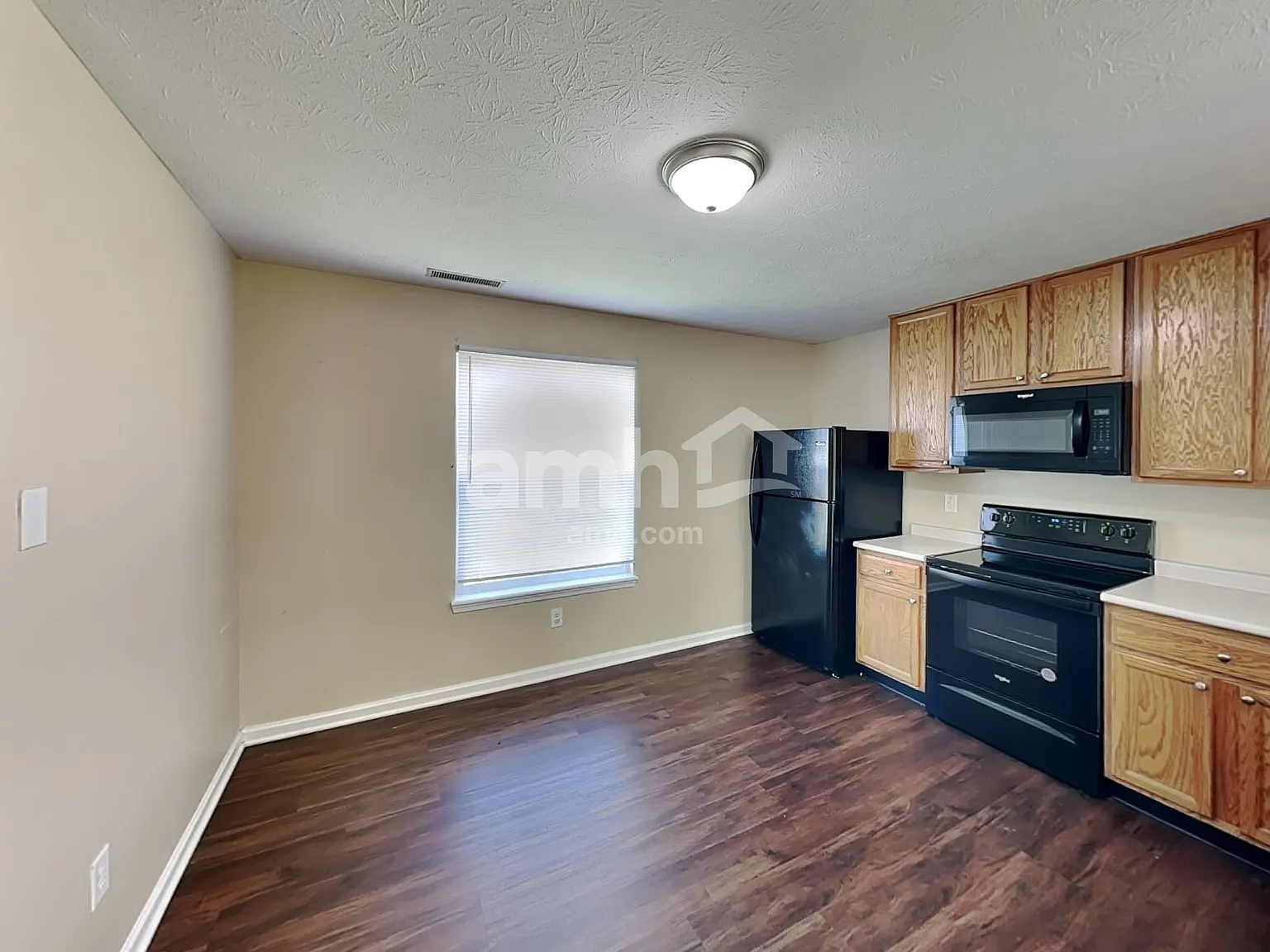 3 bed, 2.5 bath, 1550 sqft, $1,760 — Photo 3