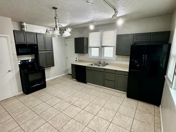 947 E Augusta Ave, Spokane, WA 99207