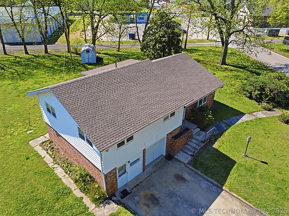 5th image of 222 SE 3rd St