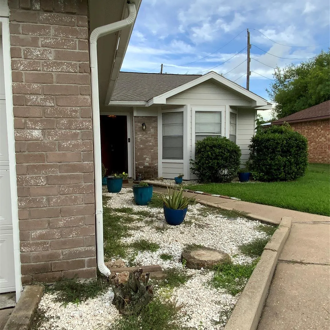3 bed, 2.5 bath, 1715 sqft, $1,800 — Photo 1