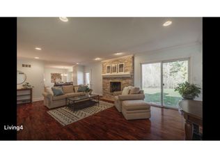 10320 N Provence Ct, Mequon, WI 53092