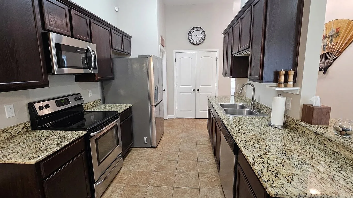 3 bed, 1494 sqft, $2,000 — Photo 3